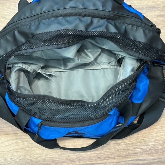 The North Face Apex Gym Duffle in Monster Blue/Black with Embroidered Logo - Picture 7 of 9